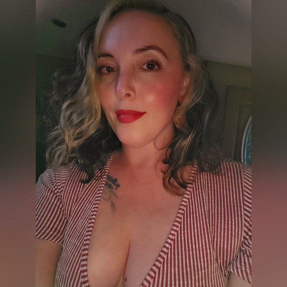 Meet your Posher, Jeri Lynn 🩷 - Picture 6 of 16